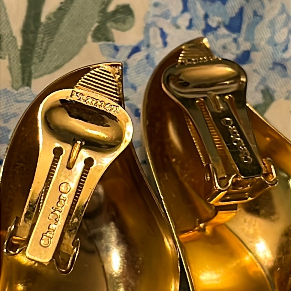 Dior 18K GOLD PLATED STAMPED SCULPTURAL EARRINGS - Picture 15 of 17